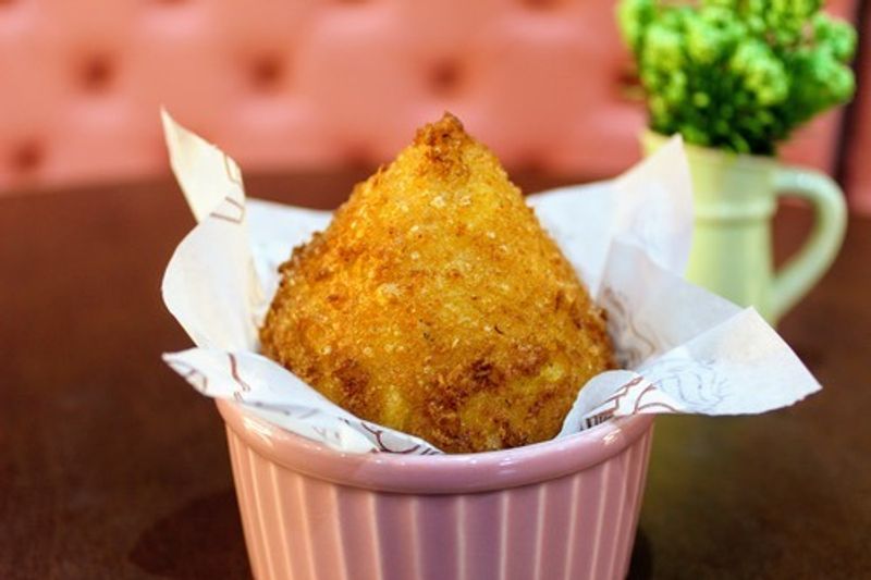 Coxinha de frango com catupiry