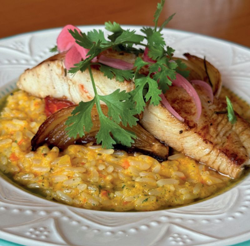 Arroz de moqueca com lombo de pescada amarela