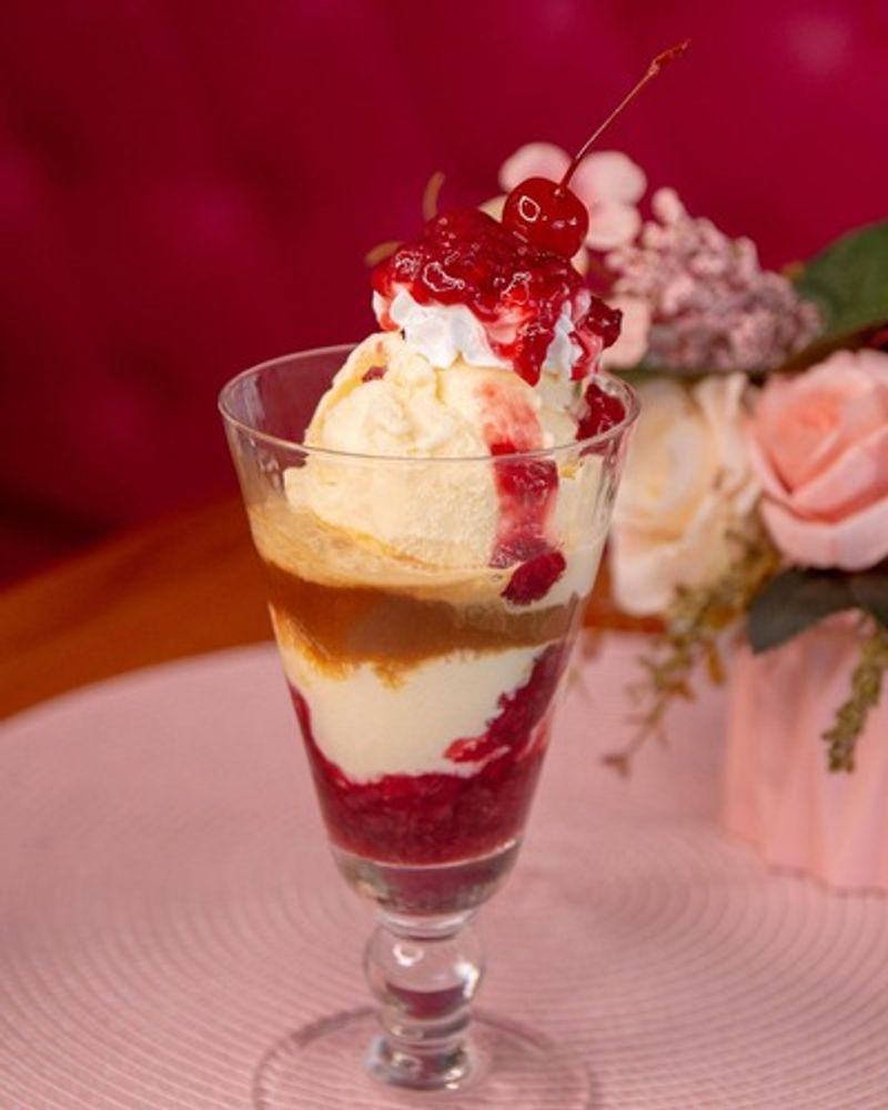 Taça café com frutas vermelhas