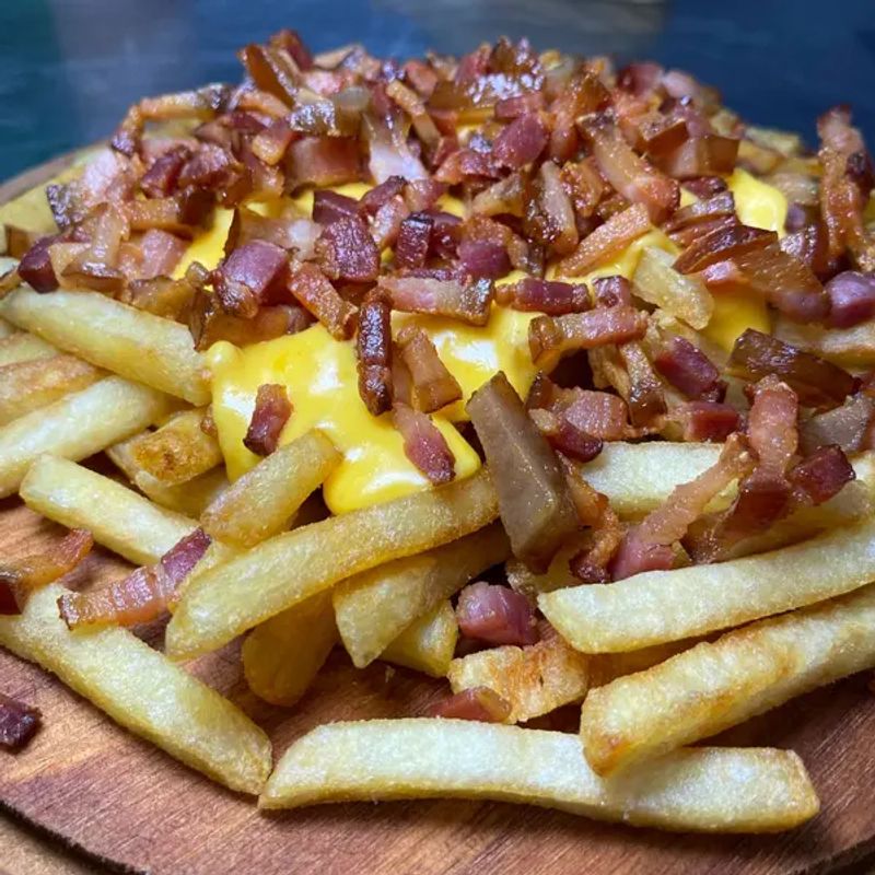 Batata Frita (G) *com cheddar e bacon