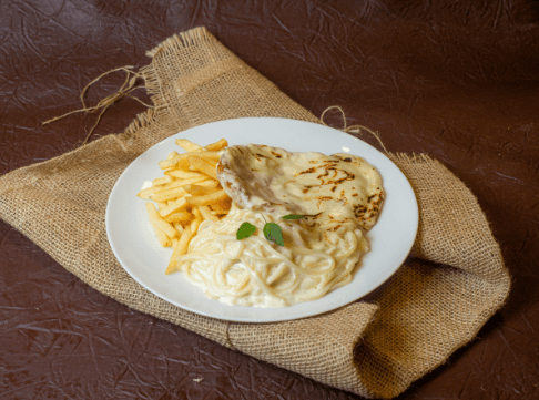 Filé de Frango ao Molho Quatro Queijos