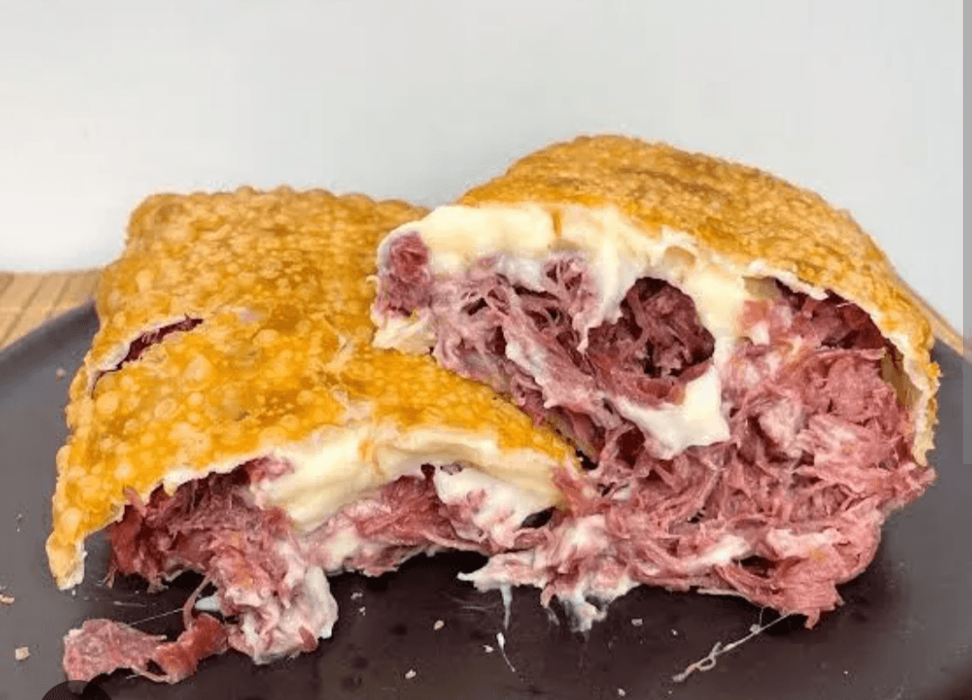 Pastel  de charque com queijo 