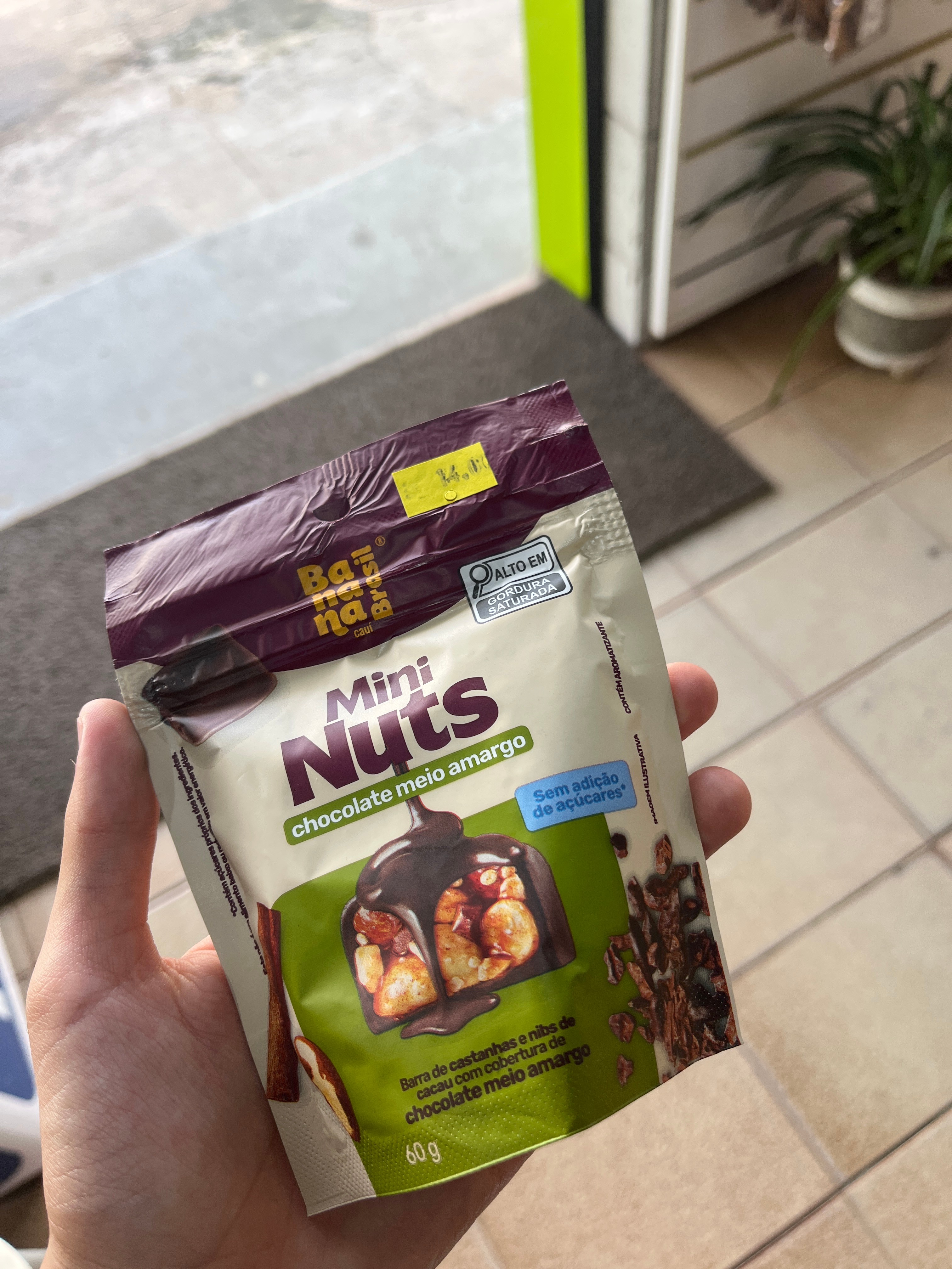 barra de cereal mini Nuts chocolate meio amargo