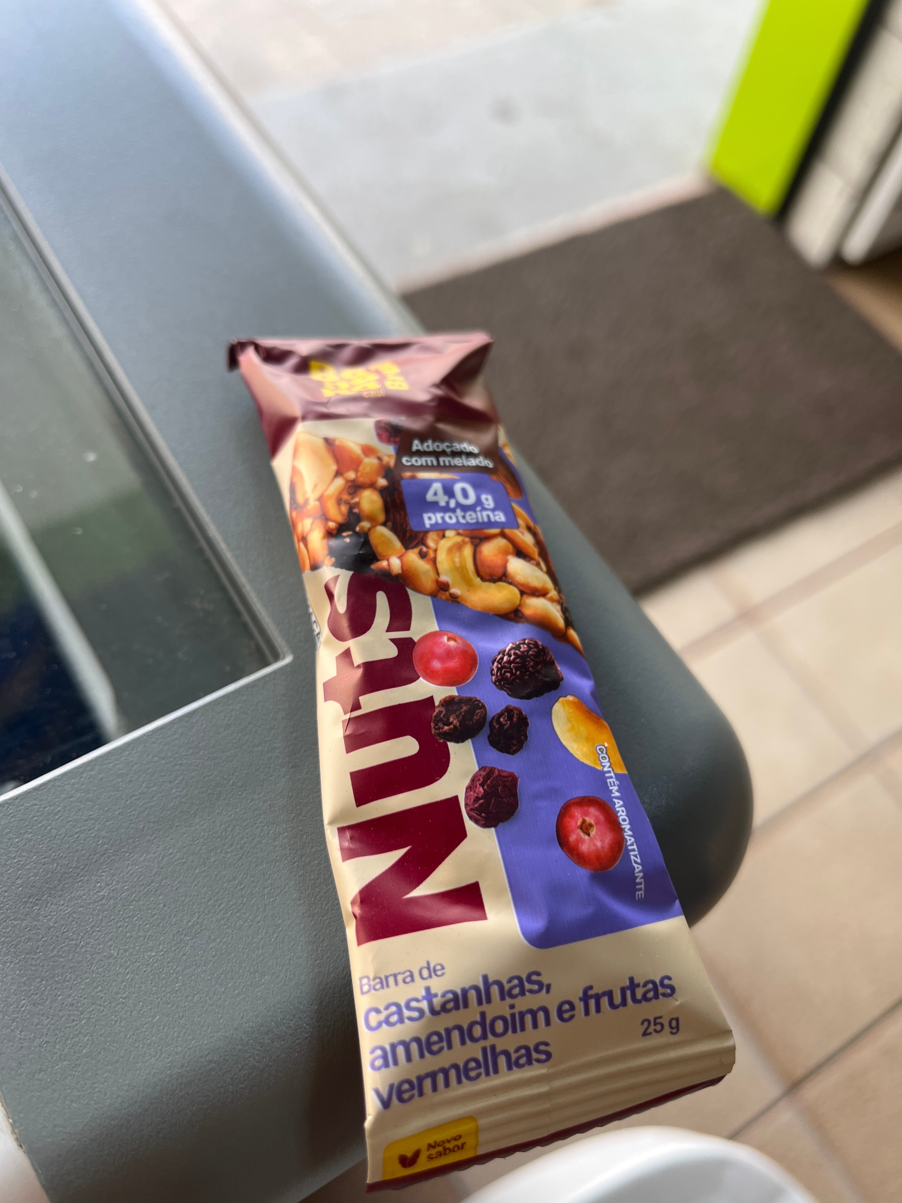 barra de cereal nuts castanha amendoin frutas vermelha 25g