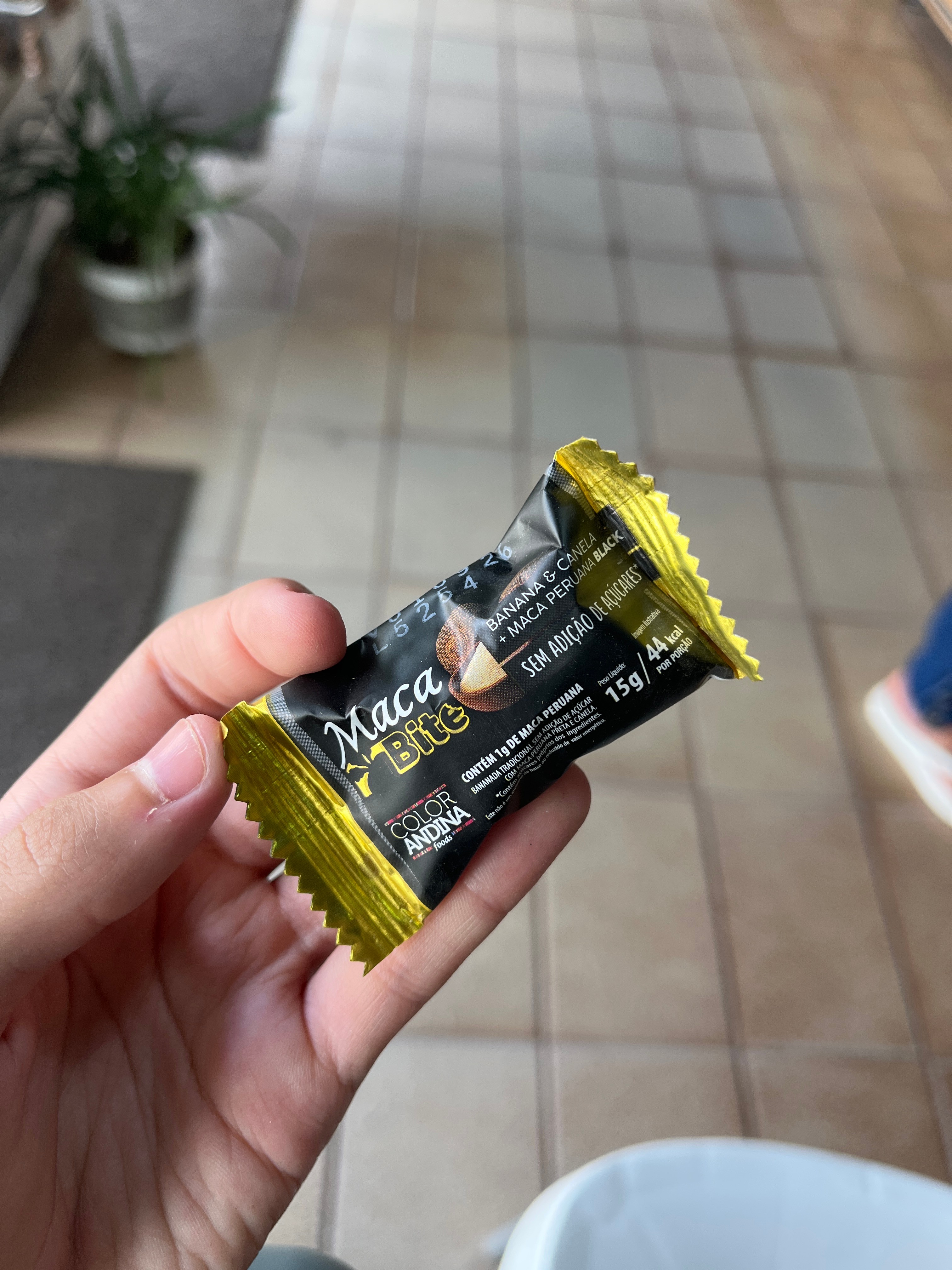 barra de cereal banana canela maca black 15g